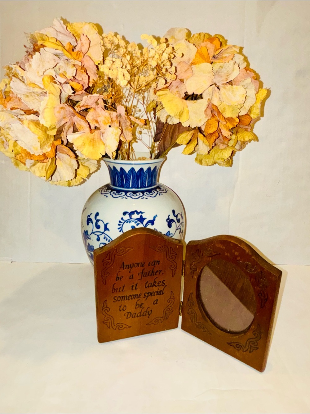 Vintage Wooden Bifold Picture Frame(vase flower NOT included)